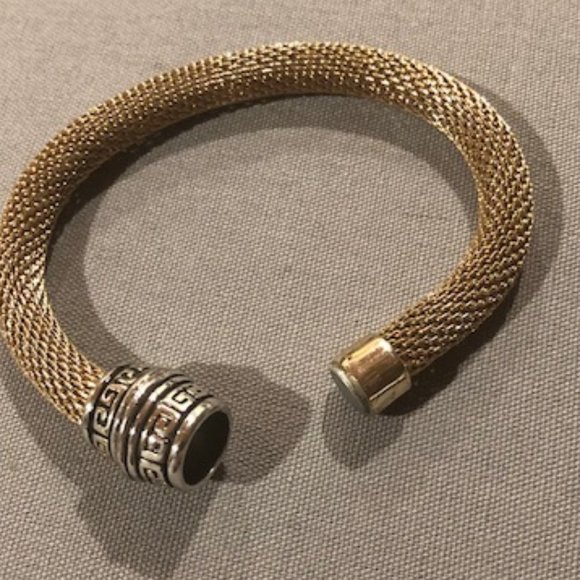 Beautiful goldtone metal mesh bracelet with silver greek key design closure - Picture 2 of 2